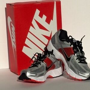 Nike Zoom Vomero 5 Men’s Size 10 Red Silver Gray New With Box Running Sneakers